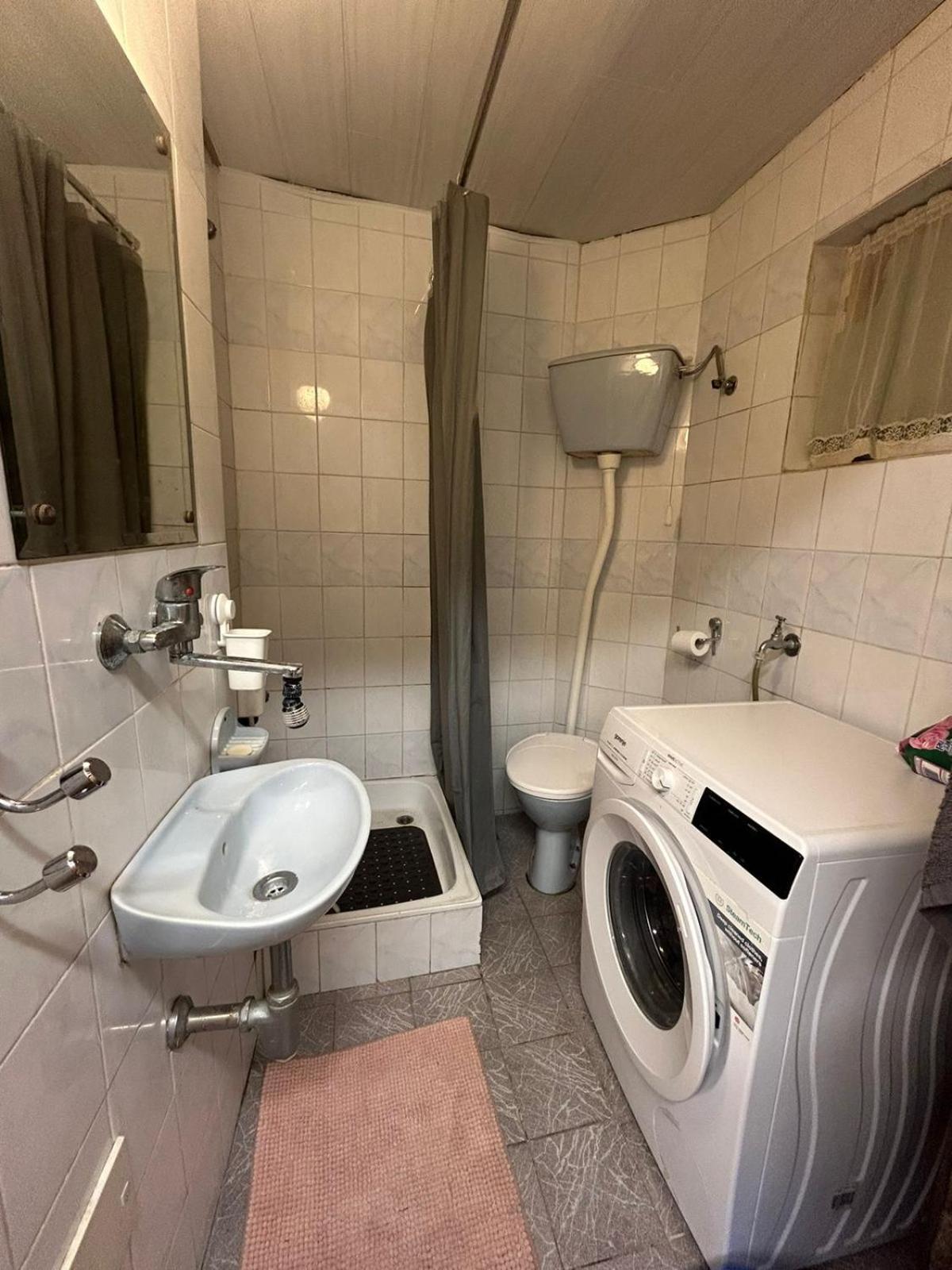 Private Apartament With Shared Bathroom Belgrade Exterior photo
